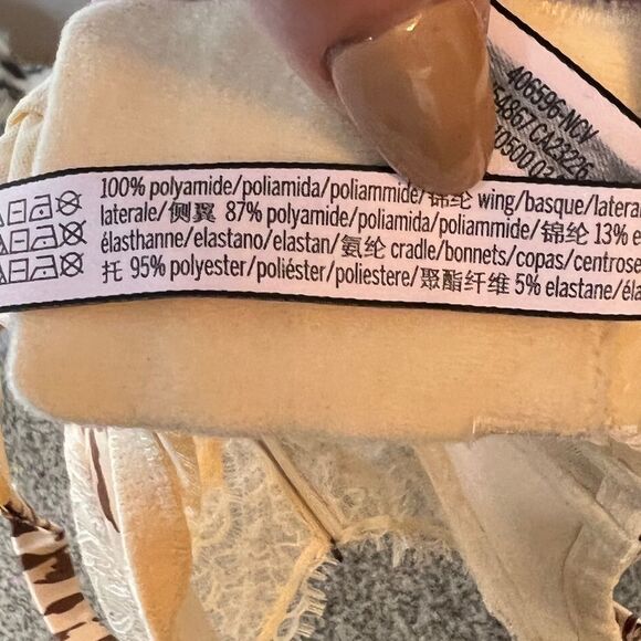 Victoria's Secret‎ Bra - Picture 6 of 7